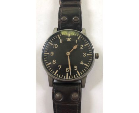 WW2 German. Third Reich Luftwaffe Navigator's Observation Issue Pattern Watch.A rare example of the large issue pattern wrist