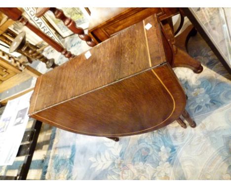 Antique oak oval drop leaf gate leg table with fruit wood banding, 71 x 70 x 130 cm 