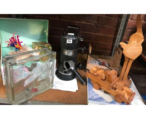 SHELF OF VARIOUS WOODEN &amp; OTHER ITEMS, DELONGHI COFFEE MAKER ETC