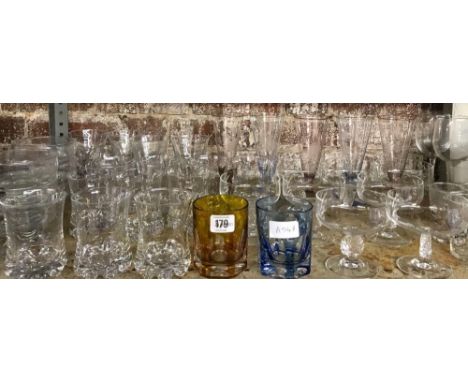 SHELF OF VARIOUS GLASSWARE, SUNDAE DISHES, GOBLETS, WINE GLASSES ETC