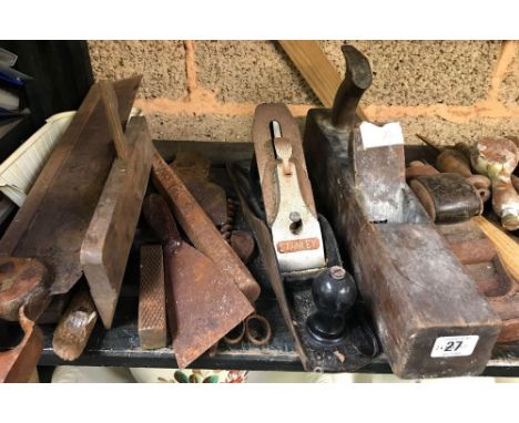 SHELF OF PLANES, CHISELS &amp; OTHER TOOLS ETC