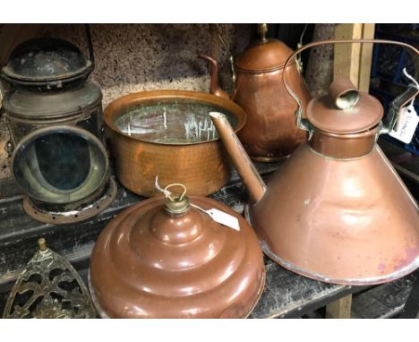 SHELF OF COPPERWARE INCL; 2 KETTLES, BED WARMER, HAMMERED PLANT HOLDER &amp; OLD RAILWAY LAMP