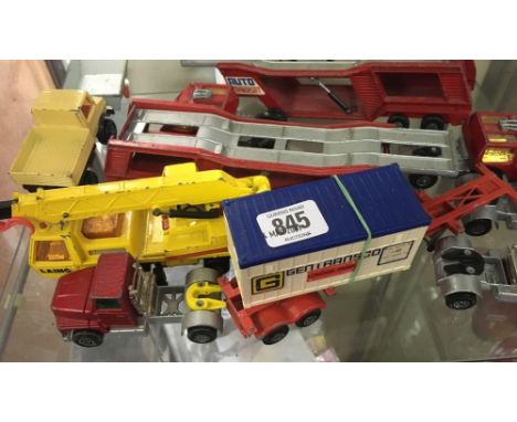 'OO' GAUGE HORNBY. LIMA TRIANG TRUCKS &amp; 2 CARRIAGES.  SMALL BOX GERMAN FIGURES, HYDRAULIC BUFFERS. QTY DIECAST MATCHBOX H