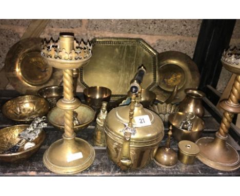 SHELF OF VARIOUS BRASSWARE