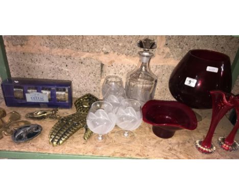 SHELF OF VARIOUS GLASSWARE &amp; BRASSWARE 