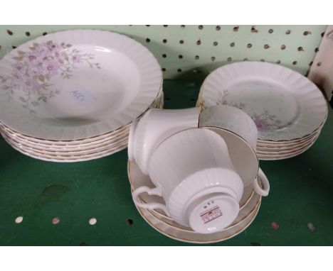 SHELF OF A ROYAL STANDARD DINNERWARE 