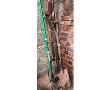 GARDEN TOOLS, SPADE, FORK, RAKE &amp; LONG HANDLED WEEDER