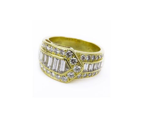 Vintage Approx. 1.95 Carat Baguette and Round Brilliant Cut Diamond and 18 Karat Yellow Gold Band. Diamonds G color, VS1 clar
