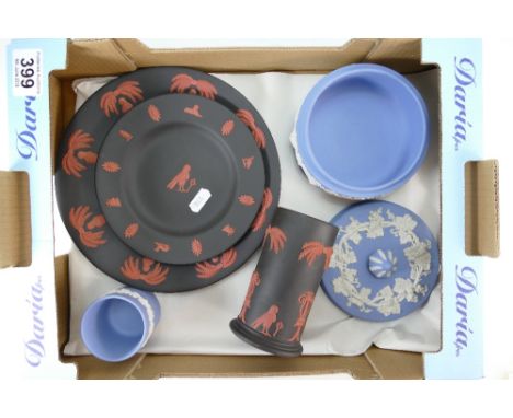 A mixed collection of items to include Wedgwood jasperware coral on black decorated plate, side plate, spill vase and blue ja