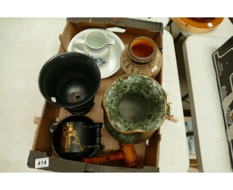 A mixed collection of ceramic items to include Royal Doulton jug and bowl, vases, Portmeirion Apollo II mug etc
