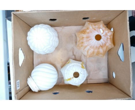 A collection of Art Deco style light shades (4)