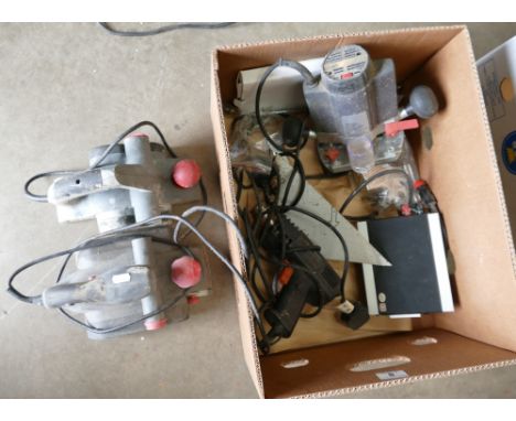 A mixed collection of tools to include - Black & Decker, Performance branded planers, 1020w Router etc 