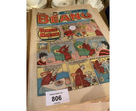 A QUANTITY OF VINTAGE 'BEANO' COMICS 