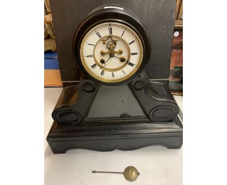 A LARGE MARBLE MANTEL CLOCK WITH VISUAL ESCAPEMENT (H: 43CM) 