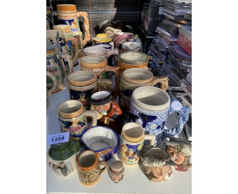 A LARGE COLLECTION OF CERAMIC VESSELS TO INCLUDE A ROYAL DOULTON 'MINE HOST' TOBY JUG AND FURTHER SMALL CHARACTER JUGS 