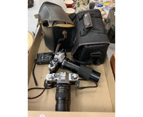 A COLLECTION OF CAMERAS TO INCLUDE OLYMPUS, CANON, POLAROID ETC 