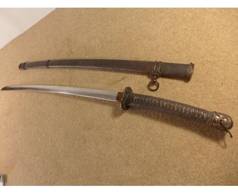 A 20TH CENTURY JAPANESE SWORD,69CM BLADE, VARNISHED MATERIAL COVERED GRIP, METAL SCABBARD 