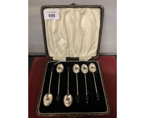 SIX VINTAGE BOXED HALLMARKED SILVER COFFEE BEAN TEASPOONS 