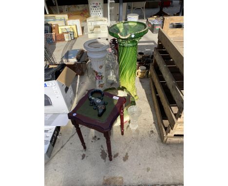 AN ASSORTMENT OF ITEMS TO INCLUDE THREE CERAMIC PLANTERS A SMALL TABLE ETC 