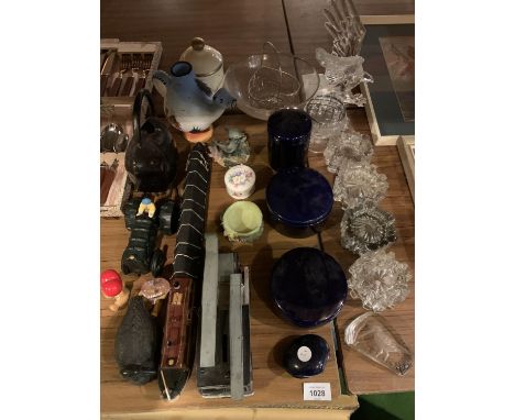 AN ECLECTIC ASSORTMENT OF VARIOUS ITEMS TO INCLUDE LARGE BLUE LIDDED TRINKET BOXES, CUT GLASS CANDLE HOLDERS, A MODEL NARROW 