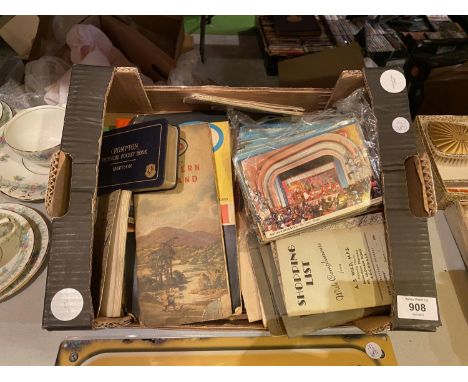 AN ASSORTMENT OF VARIOUS VINTAGE MAPS, PAMPHLETS AND POSTCARDS 
