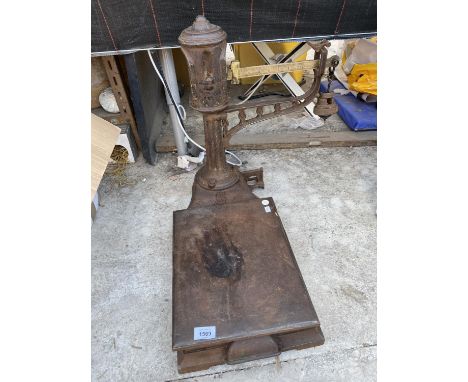 A VINTAGE SET OF COUNTER TOP PLATFORM SCALES 