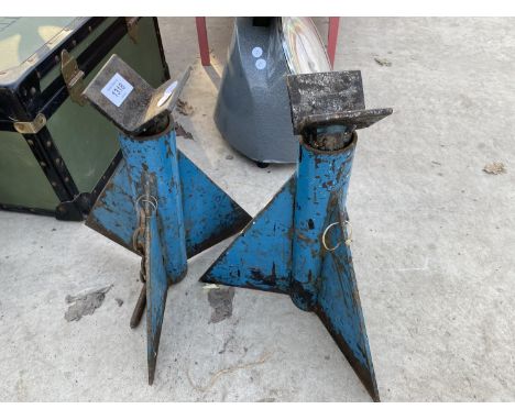 A PAIR OF VINTAGE BOTTLE JACKS 