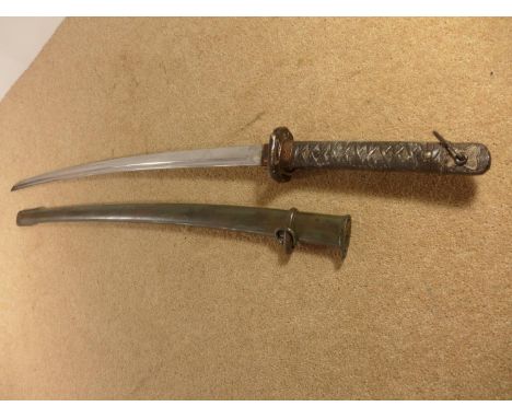 A 20TH CENTURY JAPANESE SWORD, PAINTED MOULDED GRIP,70CM BLADE, METAL SCABBARD, VARNISHED 