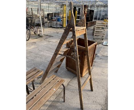 A VINTAGE 5 RUNG WOODEN STEP LADDER 