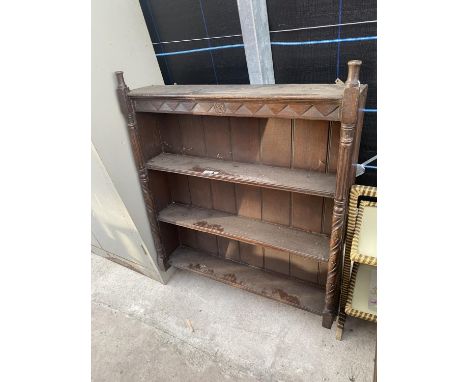 A LATE VICTORIAN OAK THREE DIVISION WALL SHELF WITH TURNED AND KNURLED UPRIGHTS, 34" WIDE 