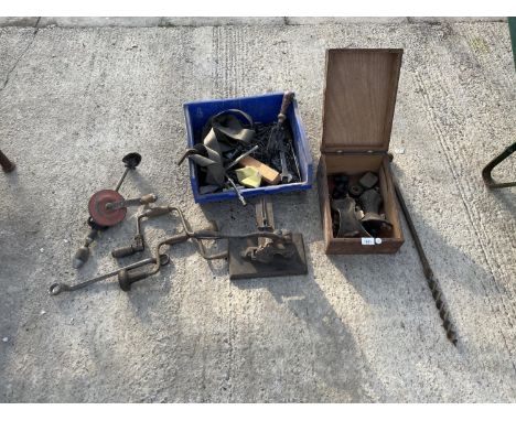 A COLLECTION OF VINTAGE HAND TOOLS TO INCLUDE DRILLS, A PUNCH AND NAILS ETC 