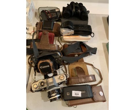 A SELECTION OF VINTAGE CAMERAS AND A PAIR OF BINOCULARS 