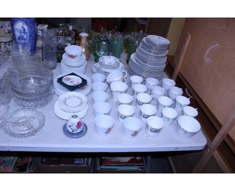 A quantity of Ridgway Allegro tea ware, Art Deco style teaware, Czechoslovakia dinner plates etc