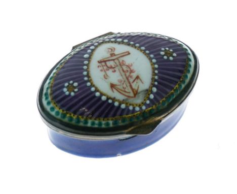 Late 18th/early 19th Century enamel patch or pill box of Bilston type, the oval cover centred by a fouled anchor, enclosing m