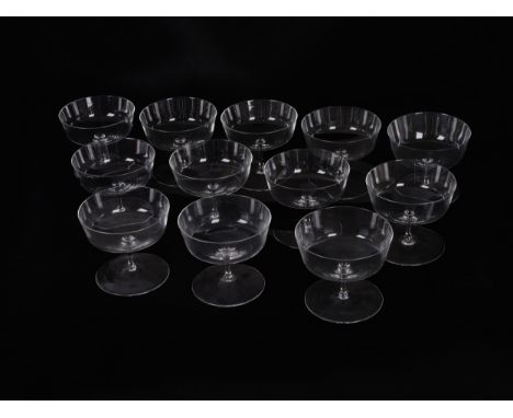 12 ChampagnerschalenAusführung LobmeyrFarbloses MusselinglasHöhe je 8,5 cm