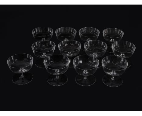 12 ChampagnerschalenAusführung LobmeyrFarbloses MusselinglasHöhe je 8,5 cm