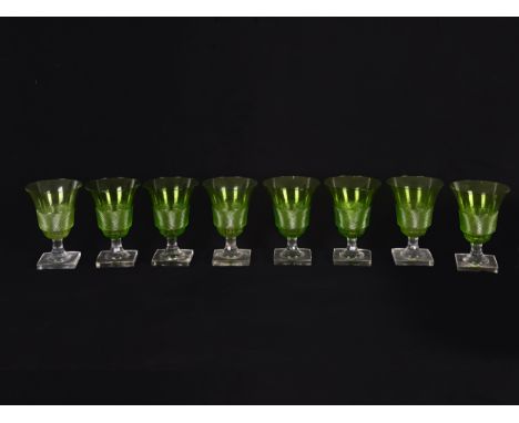 8 grüne GäserAusführung LobmeyrHöhe 11,5 cm, Durchmesser 8 cm