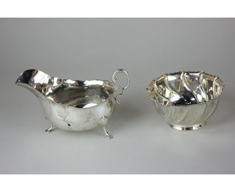 An Edward VII silver sugar bowl, maker William Hutton & Sons Ltd, Sheffield 1902, with scalloped edge, together with a silver