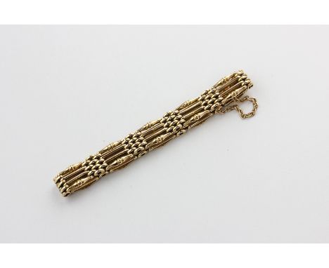 A 15ct gold gate link bracelet, 17g