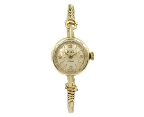 Rotary Maximus ladies 9ct gold manual wind wristwatch, on 9ct gold bracelet, stamped 9.375Condition Report: Approx 10.75gm (e
