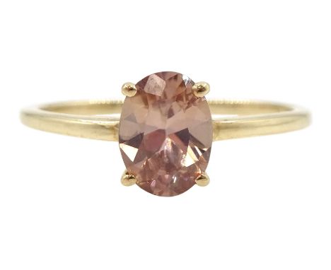 9ct gold single stone oval zircon ring, hallmarkedCondition Report:Approx 2gm, size R-S, morganite = 8.1mm x 6mm, good condit