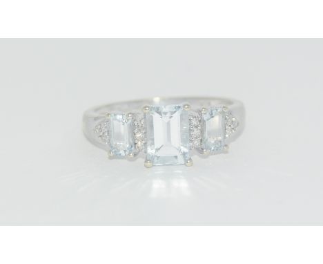 9ct white gold ladies aquamarine and diamond shoulder ring size K