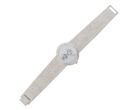 18 kt., mechanical, circular silver-tone dial, with Arabic writing and State of Qatar emblem, case dia. ap. 27 x 24 mm., mesh