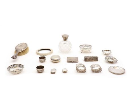 A group of silver items,to include a squeeze action box, Birmingham 1910, 18cm wide, a pair of pierced napkin rings, with pie