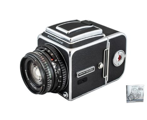 Victor Hasselblad - Ionic 500 cm Black Cased Camera, Nr Mint Condition, With Carl Zeiss, 80 mm 1:2.8 Planar Lens In Nr MInt C