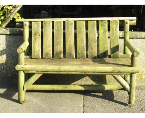 A weathered rustic two seat garden bench (af) 127 cm wide 
