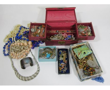 Collection of vintage costume jewellery to include a cuff bangle stamped 'Jes', various dress rings, etc 