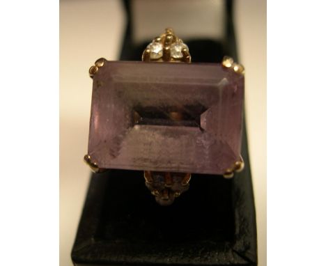 9ct yellow gold ring with large amethyst ring with diamonds to the shoulders (a/f) Approx 4.6 grams gross,           size G/H