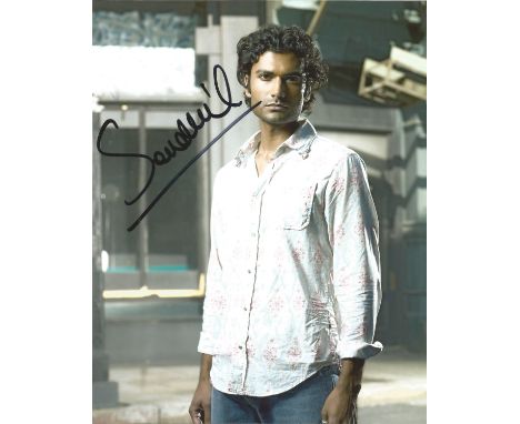 Sendhil Ramamurthy signed 10 x 8 colour Heroes Photoshoot Portrait Photo, from in person collection autographed at London Con