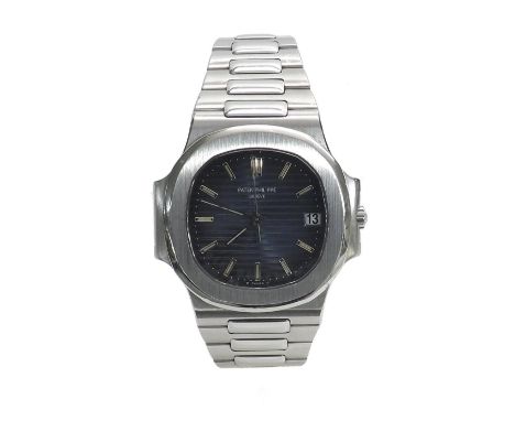 (25 3293-1-A) Fine Patek Philippe Nautilus Calendar automatic stainless steel gentleman's bracelet watch, Ref. 3800, black ri